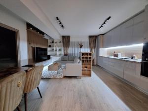 Charming one bedroom suite with balcony & parking