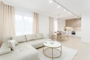 Jacuzzi Haven in Warsaw - Private Terrace & Parking