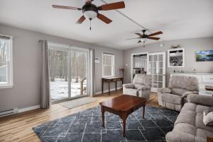 Dog-Friendly w Hot Tub, Fire Pit & River Access