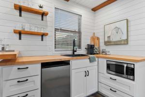 Container Home with Rooftop Views and Pickleball