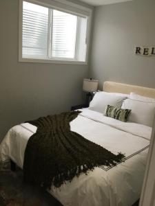 Cozy 2BDRM guest Suite near Spruce Meadows SW Calgary