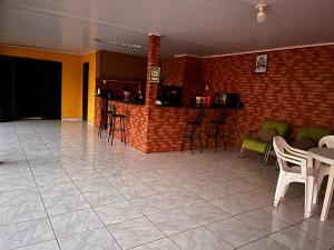 Casa grande com piscina