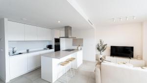 Oasis 325 - 2 bedroom with frontal sea and mountain view