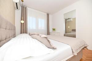 Villa Ines with Pool by the beach