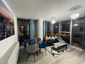 2 Bedroom Chic Apt- Central MK
