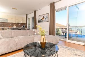 Villa Ines with Pool by the beach