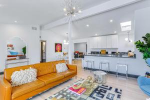 Golden Palms - 68904