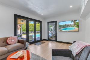 Golden Palms - 68904