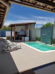 ESPAÇO PÉROLA GUANABARA, 70 Metros do Mar, 4 Suítes independentes COM AR, Área Gourmet Integrada com Piscina,Churrasqueira, 900 Metros de CASTELHANOS, ideal para FAMÍLIAS E AMIGOS