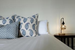 Light-Filled Comfort Near Hospital & City