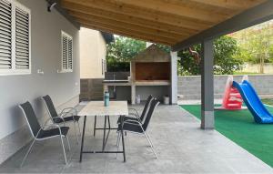 Lovely Home In Privlaka With Wifi