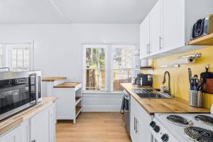 Round Lake Retreat (pet-friendly) 2 bedroom