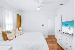 Round Lake Retreat (pet-friendly) 2 bedroom