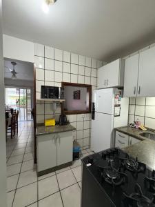 Lindo apartamento super completo em Meia Praia, 100 metros do mar e 10 quadras do centro