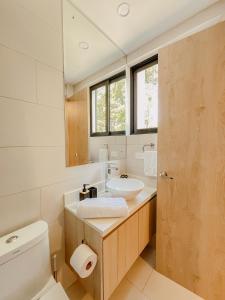 Apartamento en condominio Torres del Mar, Jacó