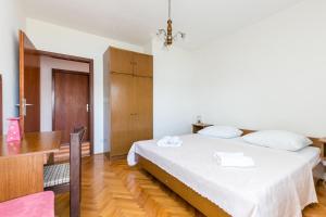 Apartments by the sea Mastrinka, Ciovo - 24018