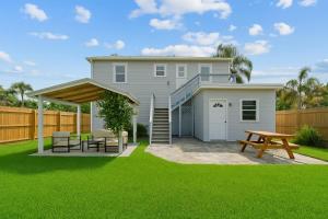 Sky Retreat King 1 bed Plus Den (pet-friendly)