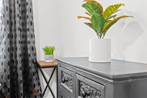 Stylish Louisville Apt Near Downtown & Parking