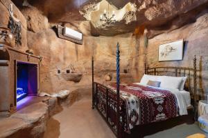 Cave Dwellers- Zions Only Hand-Sculpted Cave