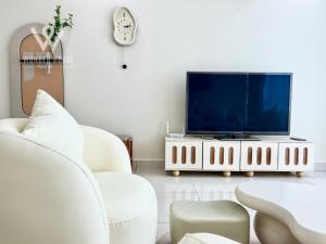 2BR Cozy Stay at Sungai Besi - 5 mins to TBS