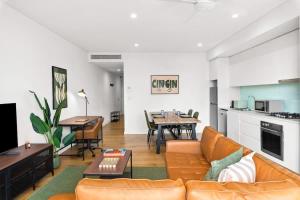 Central charming 2 beds with balcony & aircon