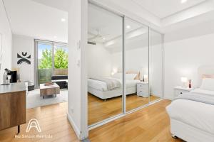 Central stylish 1 bedroom with balcony and air-con