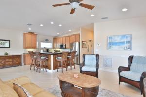 Hibiscus Hideaway B - Top Floor Unit