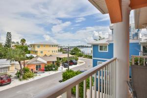 Hibiscus Hideaway B - Top Floor Unit