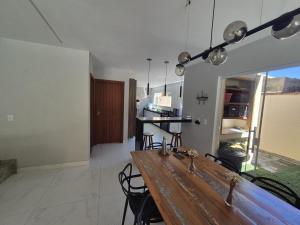 Casa e flat com piscina - Praia da Enseada