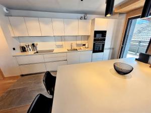 Appartement spacieux skis aux pieds, centre village, 8 pers, parking - FR-1-598-188