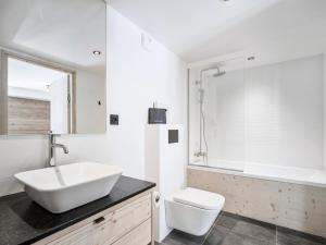 Appartement neuf proche pistes - 3 Vallées, parking inclus - FR-1-570-67