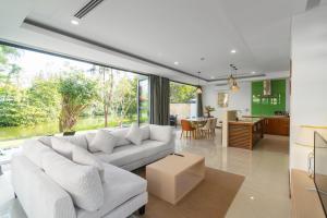 3BR Luxury Ocean Villas Pool Beachside