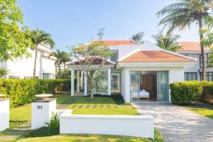 3BR Luxury Ocean Villas Pool Beachside