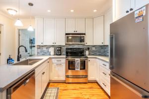 Walk to the Beach Pool & Hot Tubs & Gym - A-116