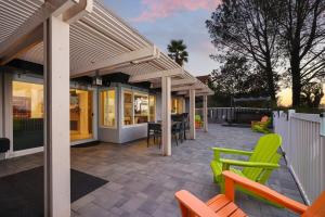Hot Tub with A View and Large Back Deck & Game Room