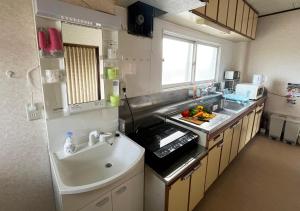 Furano House, 1F Apartment, 2 Bedrooms, Max 7PP, Near JR, Group Travel, Onsite Parking