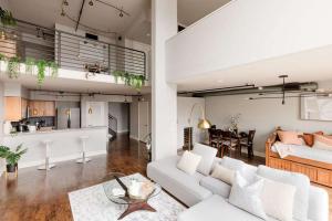 Upscale Modern Spacious Loft in Little Italy