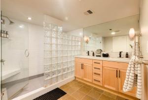 Upscale Modern Spacious Loft in Little Italy