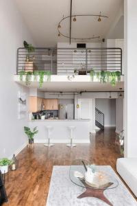 Upscale Modern Spacious Loft in Little Italy