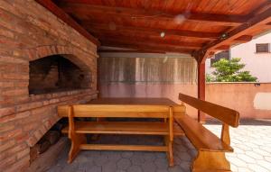 Cozy Apartment In Povljana With Wifi