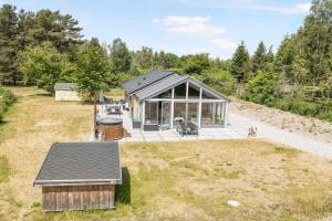 Holiday Home With Outdoor Jacuzzi And Shelter