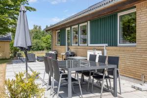 Holiday Home With Outdoor Jacuzzi And Shelter