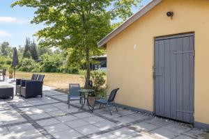 Holiday Home With Outdoor Jacuzzi And Shelter