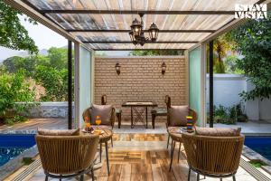 StayVista at The Five Oaks - Private Pool Cottages