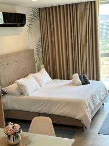 Hermoso y moderno Loft con Piscinas, vista al Mar y cerca de la Playa