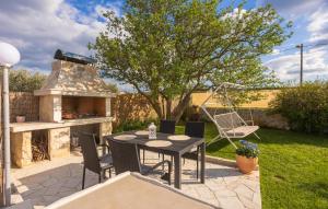 3 Bedroom Lovely Apartment In Sibenik