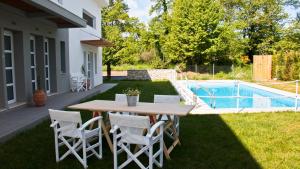 Aristotelia Gi Ikies - Olympiada Poolside Retreats