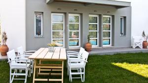 Aristotelia Gi Ikies - Olympiada Poolside Retreats