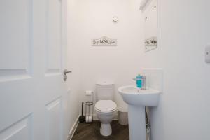 Modern and Comfortable Home away from Home