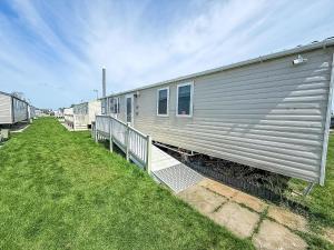 Modern 6 Berth Caravan For Hire At Fantasy Island In Skegness Ref 58009D